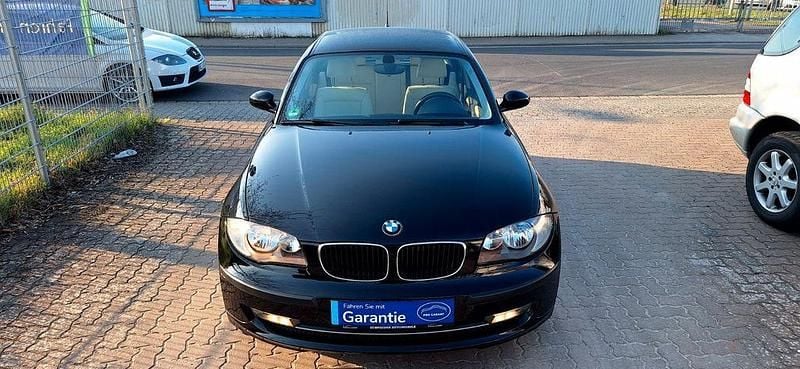 Gebraucht BMW 116 122 PS (89 kW) 2009 Schwarz Kleinwagen