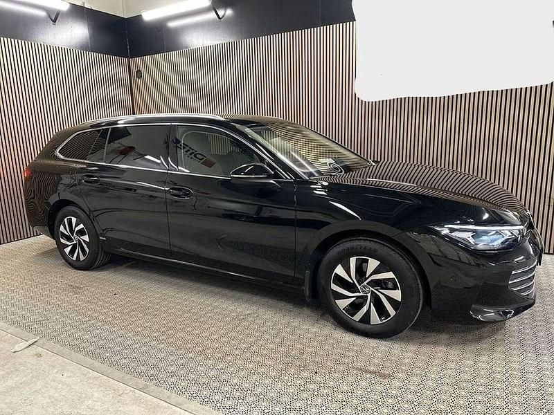 Gebraucht VW Passat Business 150 PS (110 kW) 2024 Grenadillschwarz Kombi