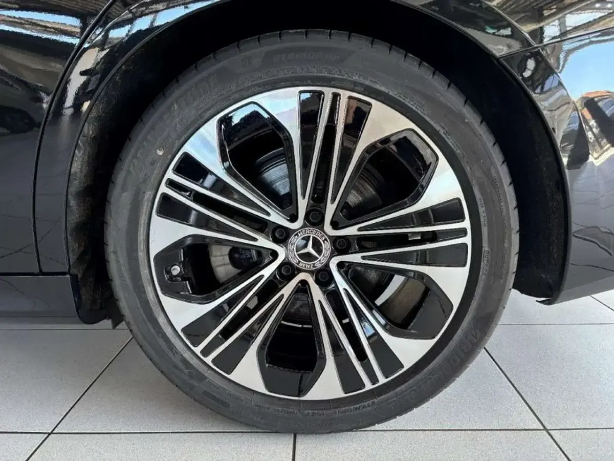 Gebraucht Mercedes E200 Avantgarde 204 PS (150 kW) 2025 Schwarz Limousine