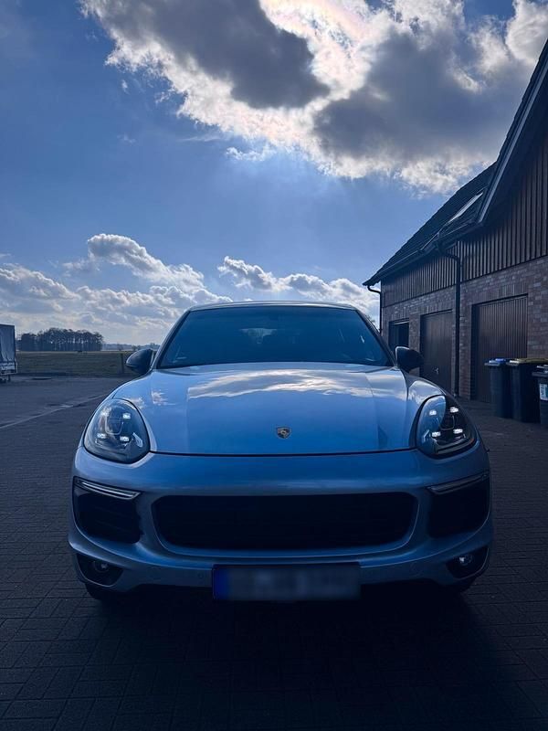 Gebraucht Porsche Cayenne 300 PS (220 kW) 2016 Silber SUV
