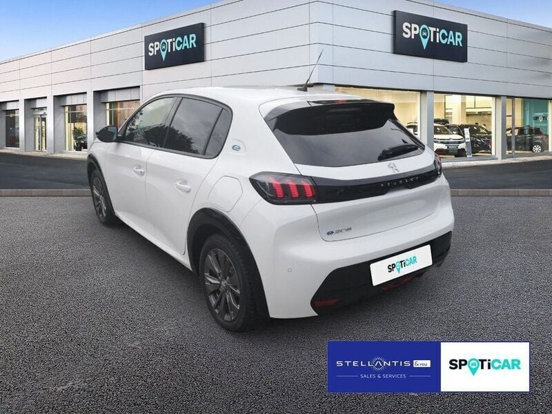 Gebraucht Peugeot e-208 Allure 100 kW (136 PS) 2023 Schneeweiß Kleinwagen