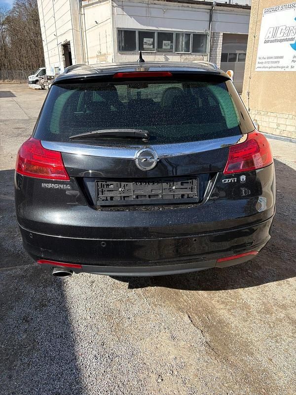 Gebraucht Opel Insignia Cosmo 160 PS (117 kW) 2010 Schwarz Kombi