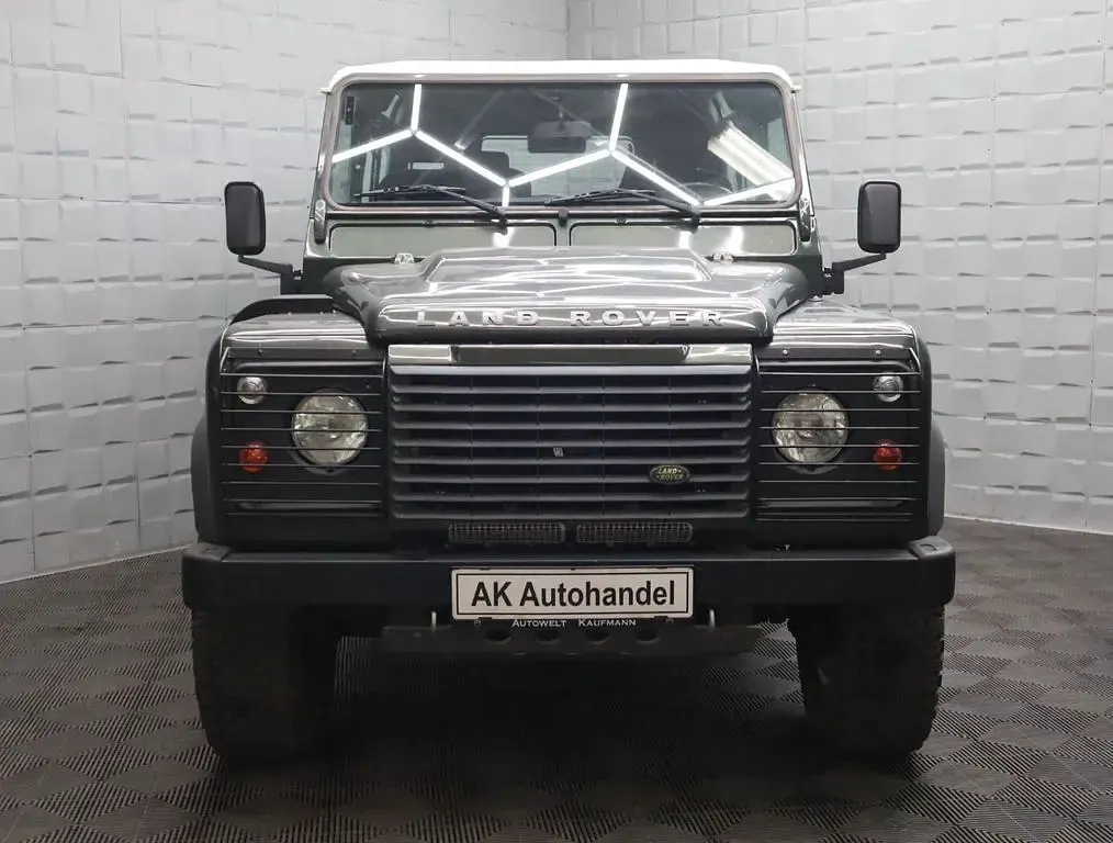 Gebraucht Land Rover Defender 122 PS (89 kW) 2007 Grün Kombi