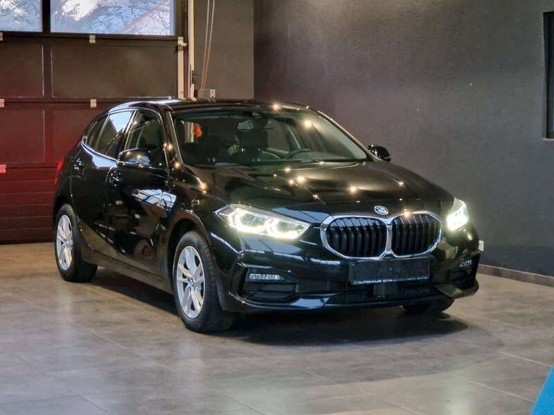 Schwarz Gebraucht 2023 BMW 118 Sport Line Kleinwagen | 22.999 € (Guter Preis) - Bild 1/2