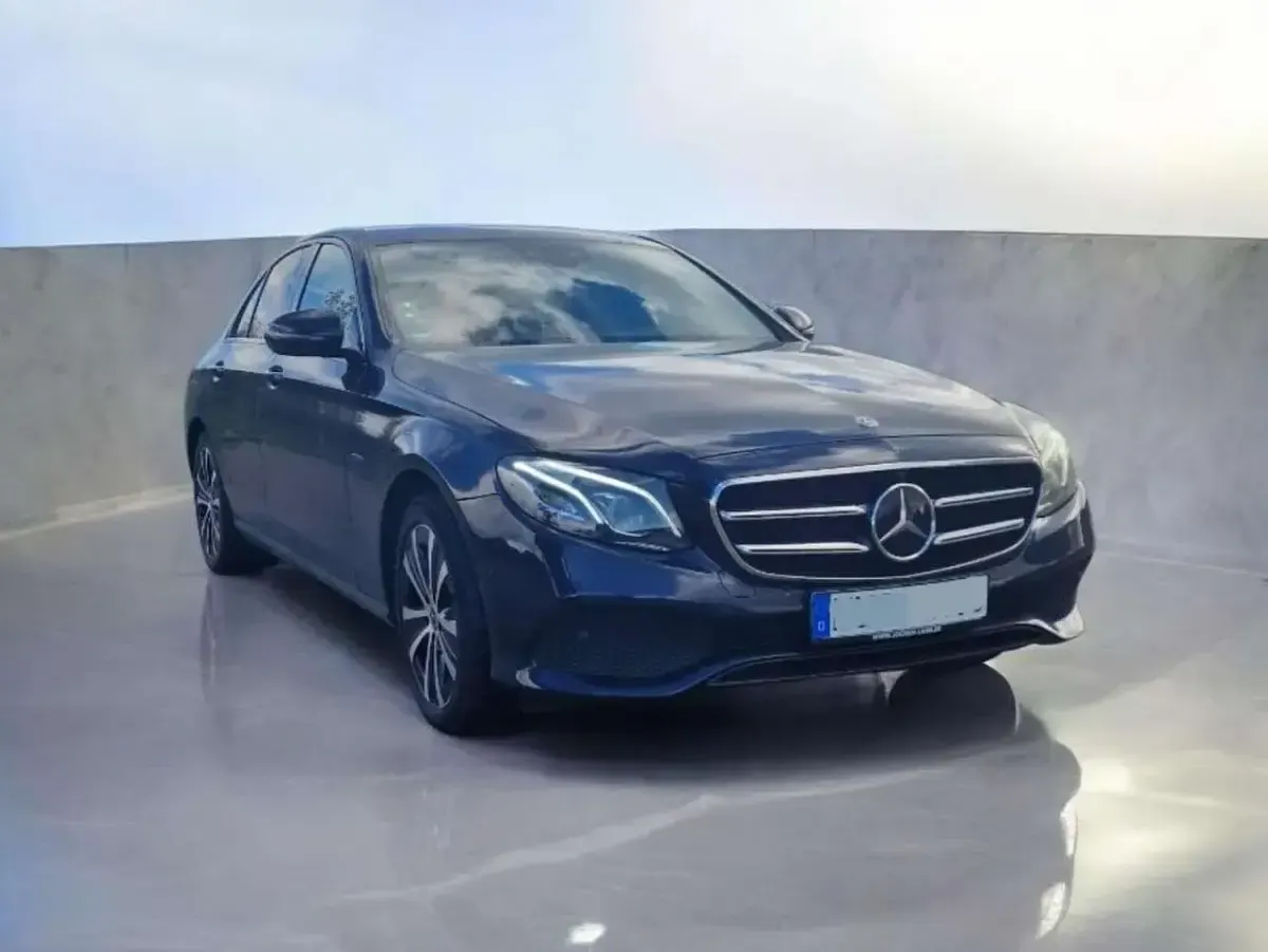 Gebraucht Mercedes E300 194 PS (142 kW) 2019 Blau Limousine