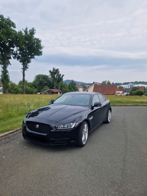 Schwarz Gebraucht 2017 Jaguar XE Prestige Limousine | 17.000 € (Guter Preis) - Bild 1/4