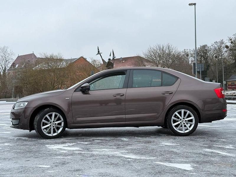 Gebraucht Skoda Octavia Joy 150 PS (110 kW) 2016 Braun Limousine