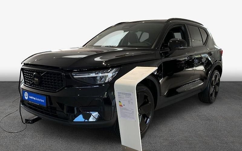 Neu Volvo XC40 Plus 197 PS (144 kW) 2025 Schwarz SUV