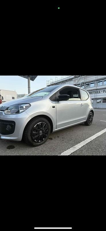 Silber Gebraucht 2015 VW up! Kleinwagen | 6.000 € (Fairer Preis) - Bild 1/4