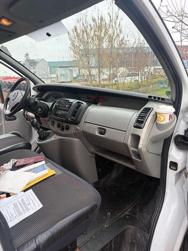 Używany Opel Vivaro 2006 Biały Minivan