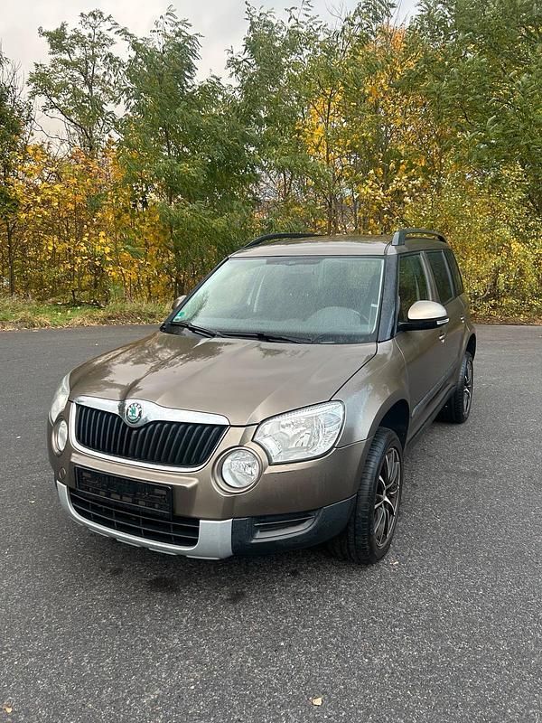 Grau Gebraucht 2011 Skoda Yeti SUV | 5.699 € (Guter Preis) - Bild 1/4
