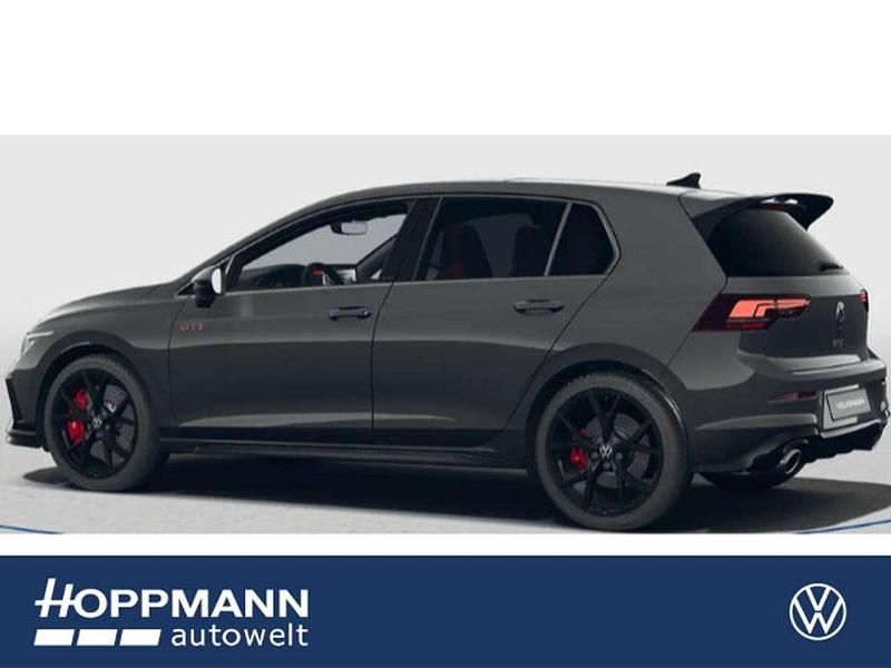 Grau (uranograu) Neu 2025 VW Golf VIII GTI Clubsport Limousine | 50.061 € (Teuer) - Bild 1/1