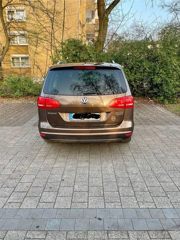 Gebraucht VW Sharan Comfortline 170 PS (125 kW) 2012 Braun Van / Kleinbus