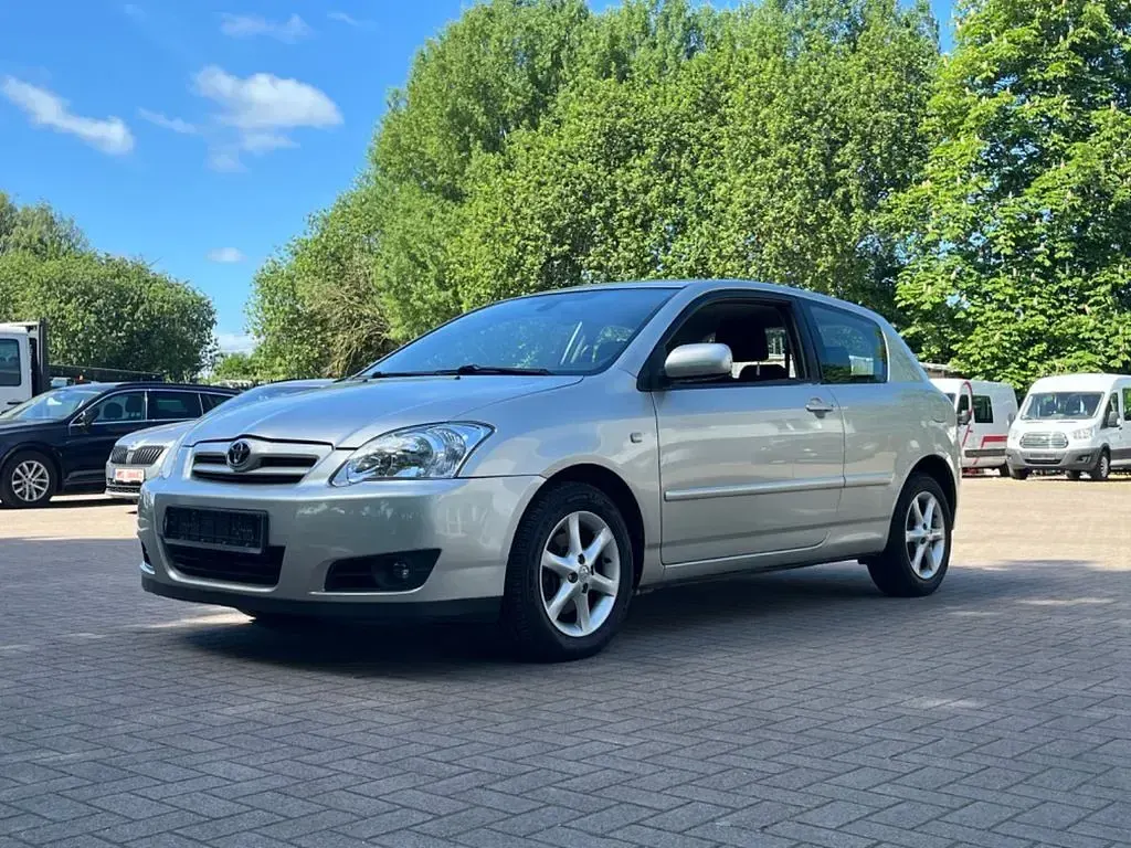 Używany Toyota Corolla Sol 90 KM (66 kW) 2005 Srebrny Hatchback