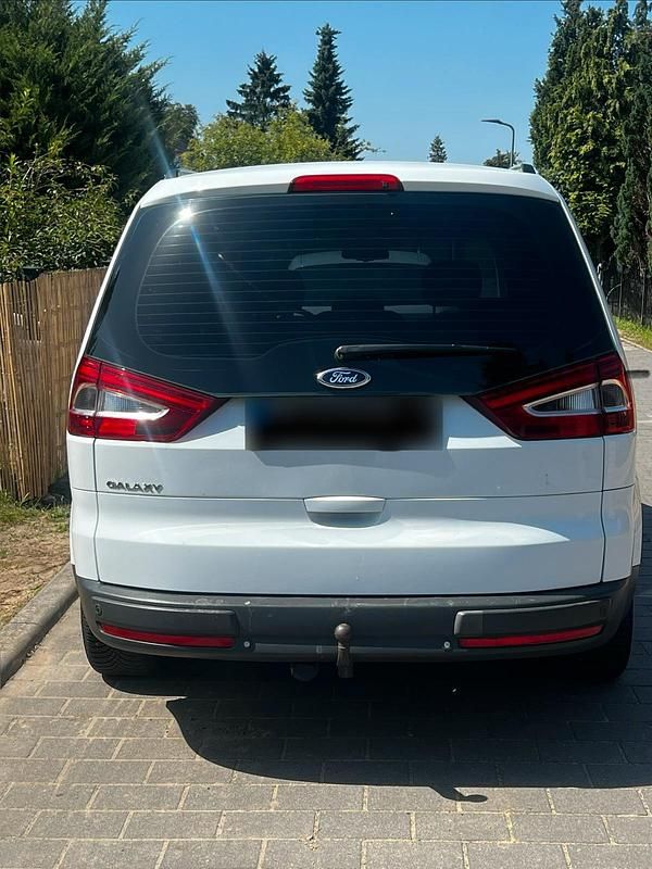 Gebraucht Ford Galaxy 140 PS (102 kW) 2013 Weiß Van / Kleinbus