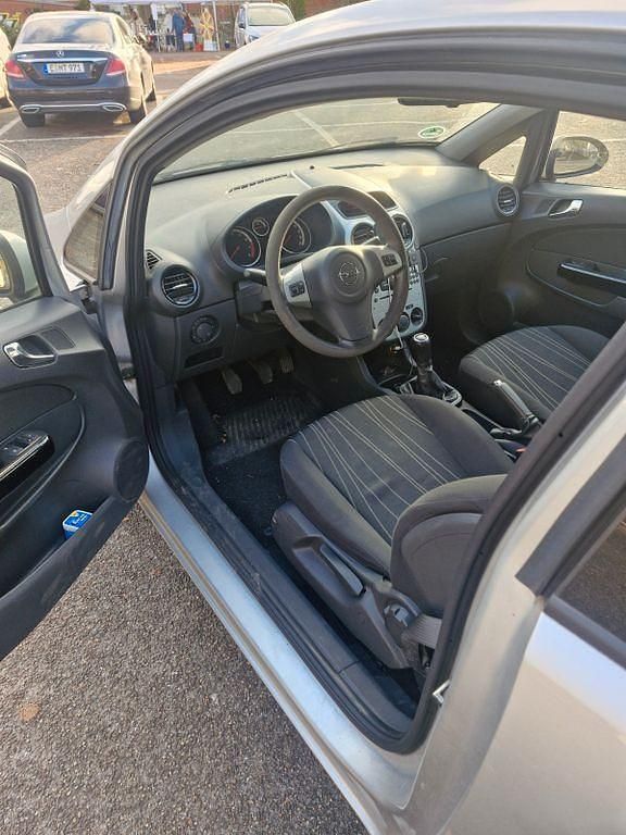 Gebraucht Opel Corsa Edition 80 PS (58 kW) 2009 Silber Limousine