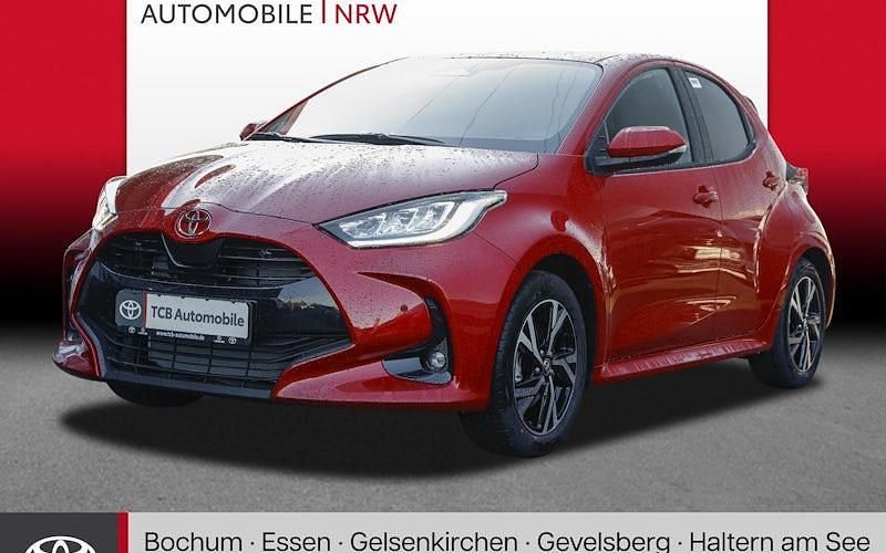 Neu Toyota Yaris Hybrid 116 PS (85 kW) 2025 Rot Limousine