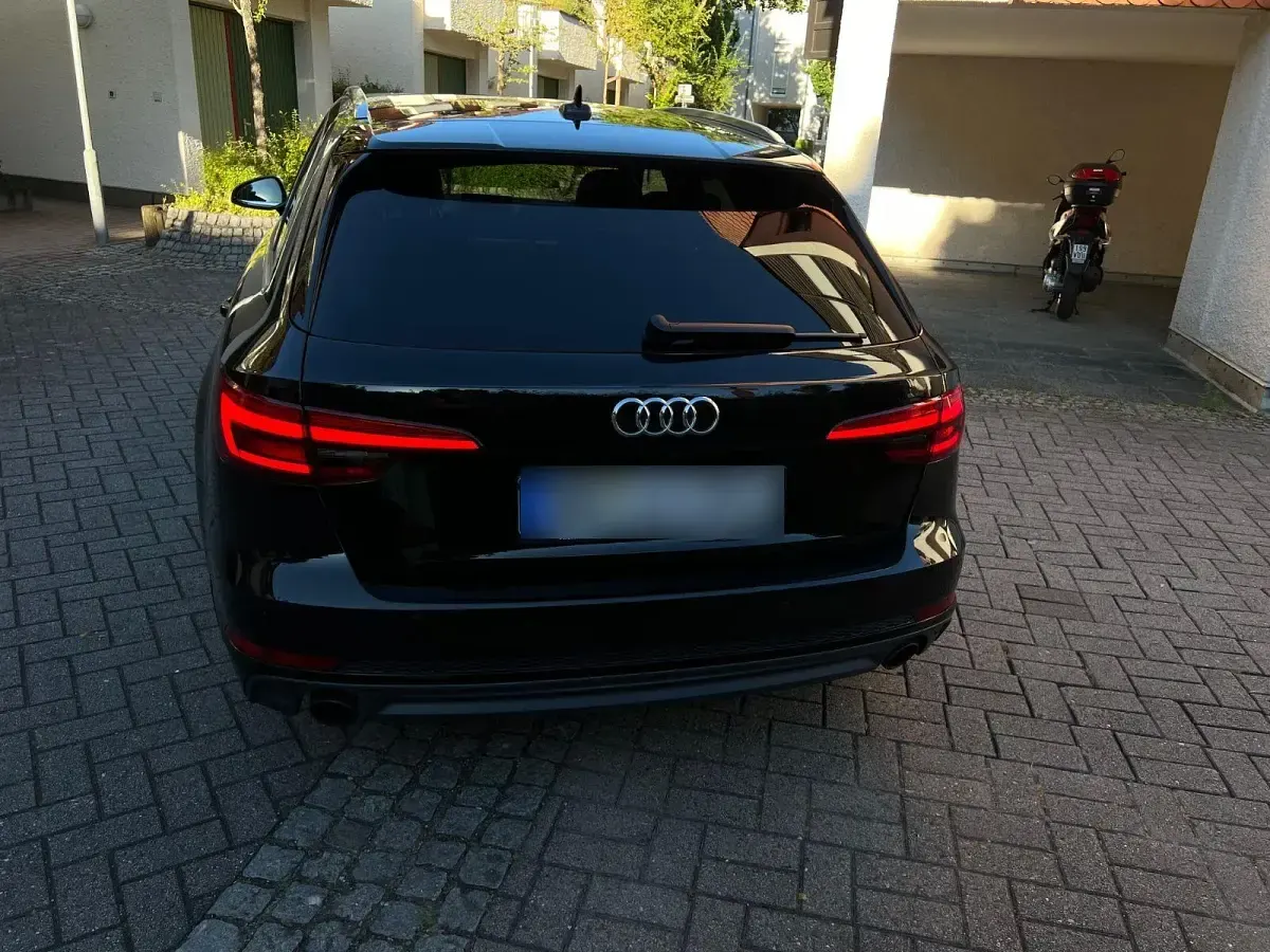 Gebraucht Audi A4 Sport 190 PS (139 kW) 2015 Schwarz Kombi