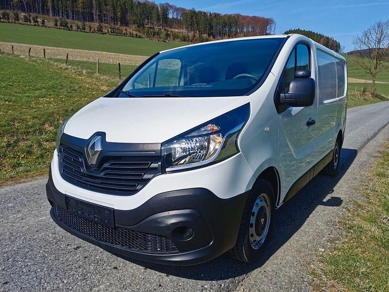 Second-hand Renault Trafic 95 CP (69 kW) 2018 Alb Monovolum