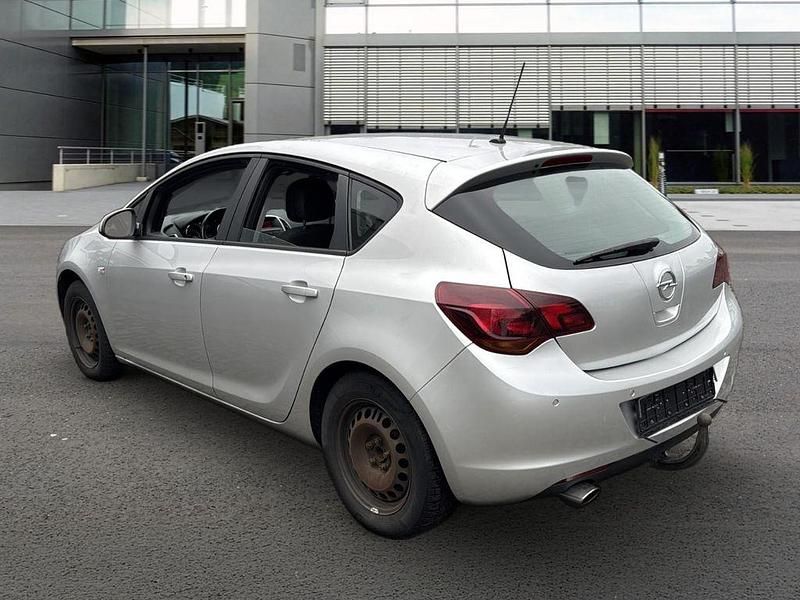 Gebraucht Opel Astra Edition 140 PS (102 kW) 2010 Silber Limousine