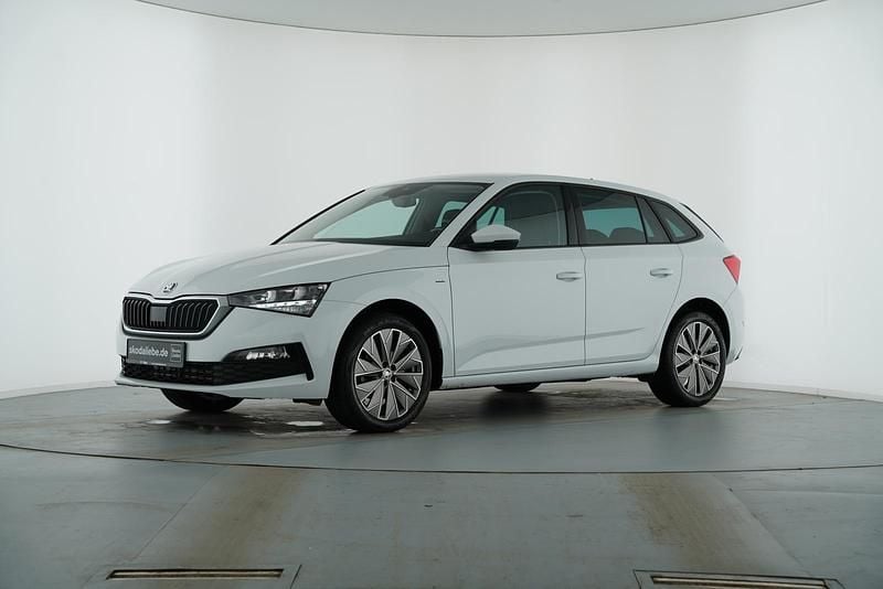 Gebraucht Skoda Scala Clever 110 PS (80 kW) 2022 Moonweiss metallic Kleinwagen