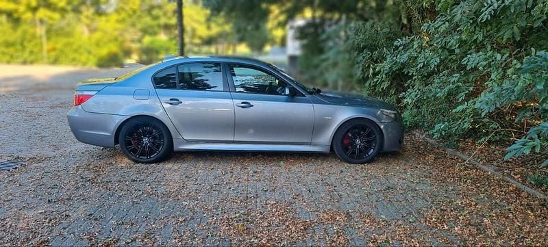 Grau Gebraucht 2007 BMW 525 M Sport Limousine | 6.350 € (Fairer Preis) - Bild 1/4