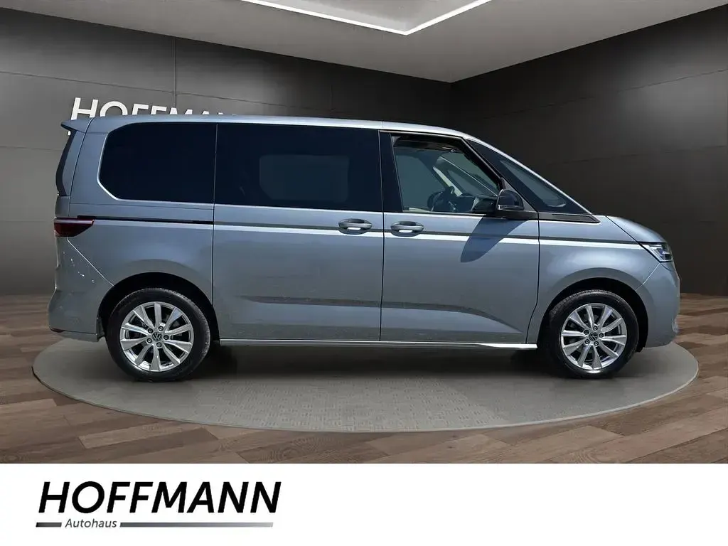 Gebraucht VW Multivan Life 150 PS (110 kW) 2025 Silber Van / Kleinbus