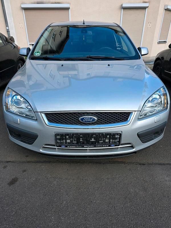 Gebraucht Ford Focus 115 PS (84 kW) 2005 Silber Limousine
