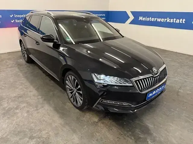 Gebraucht Skoda Superb LAURIN & KLEMENT 200 PS (147 kW) 2023 Schwarz Kombi