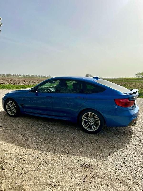 Gebraucht BMW 320 M Sport 190 PS (139 kW) 2017 Blau Kleinwagen