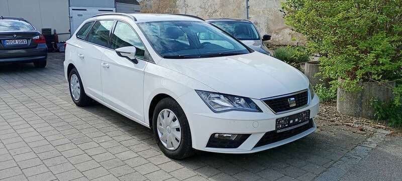 "candy" weiss Gebraucht 2020 Seat Leon Reference Kombi | 15.300 € (Guter Preis) - Bild 1/4
