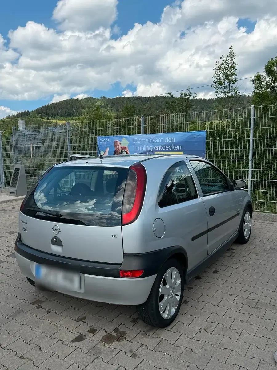 Gebraucht Opel Corsa 75 PS (55 kW) 2003 Silber Kleinwagen