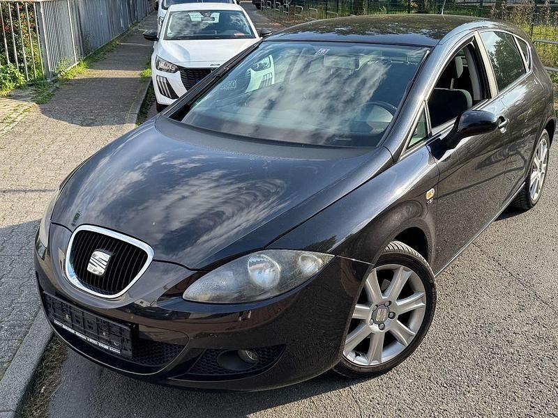 Schwarz Gebraucht 2009 Seat Leon Stylance Limousine | 2.222 € (Fairer Preis) - Bild 1/4