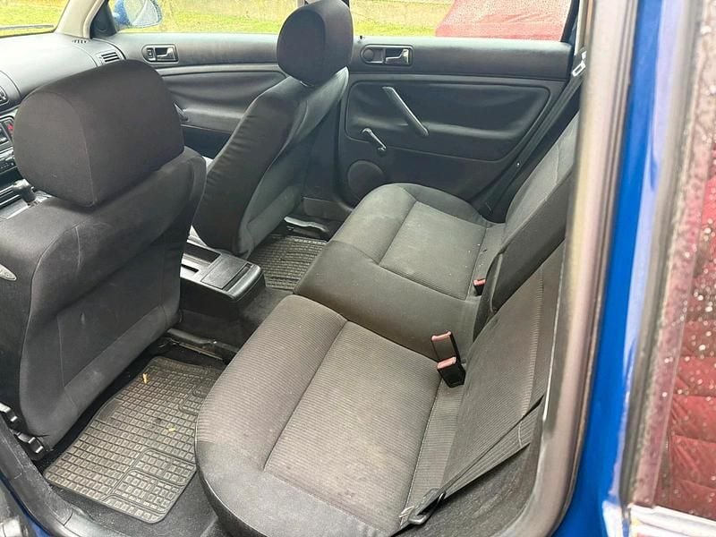 Gebraucht VW Passat 101 PS (74 kW) 2003 Blau Kombi