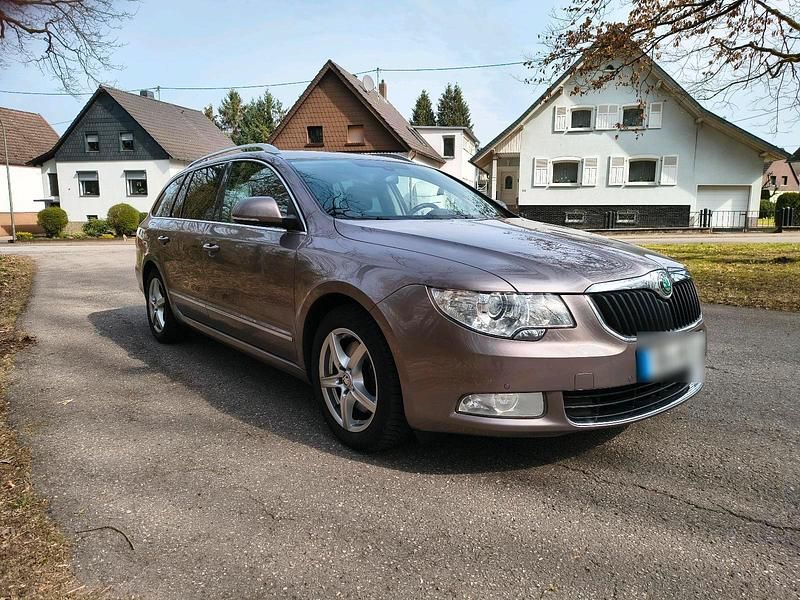 Gebraucht Skoda Superb 160 PS (117 kW) 2011 Violet Kombi