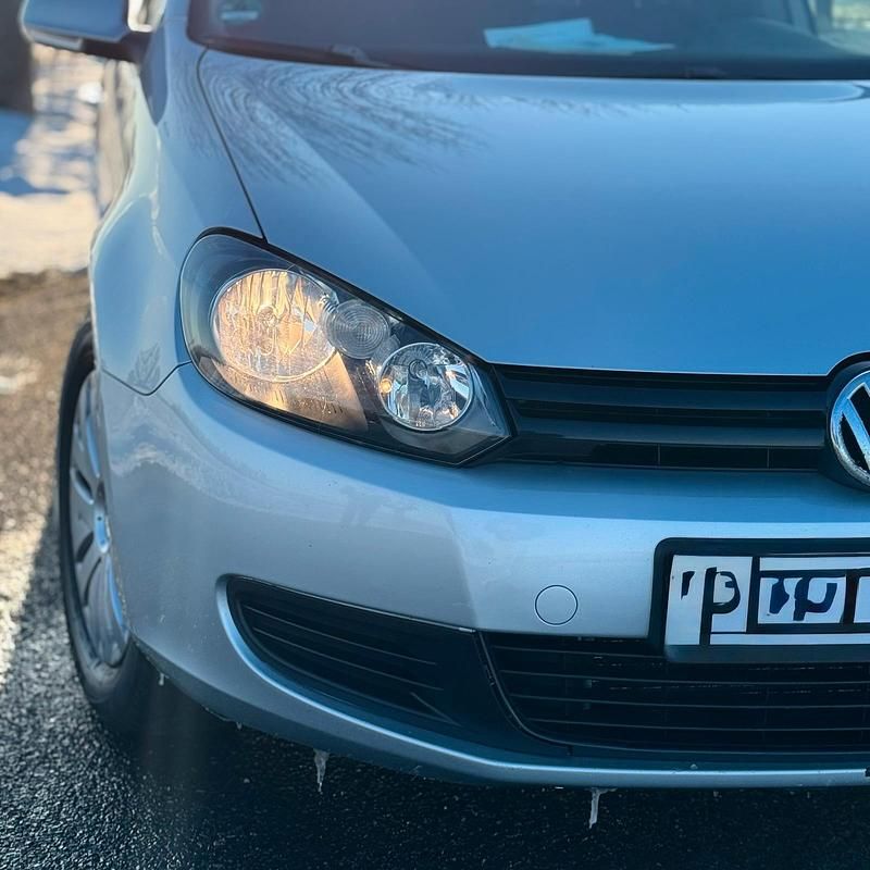 Gebraucht VW Golf VI 105 PS (77 kW) 2011 Silber Kleinwagen