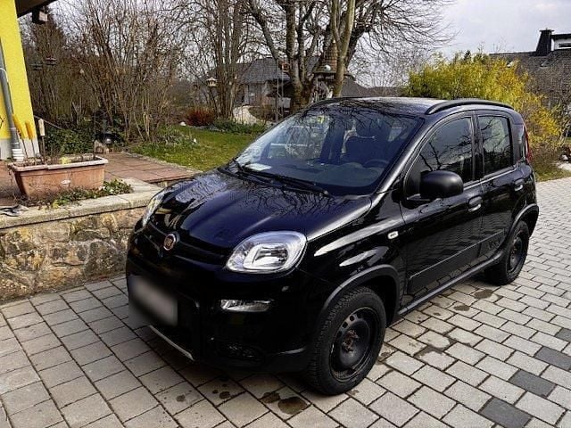 Gebraucht Fiat Panda 4x4 85 PS (62 kW) 2021 Schwarz Kleinwagen