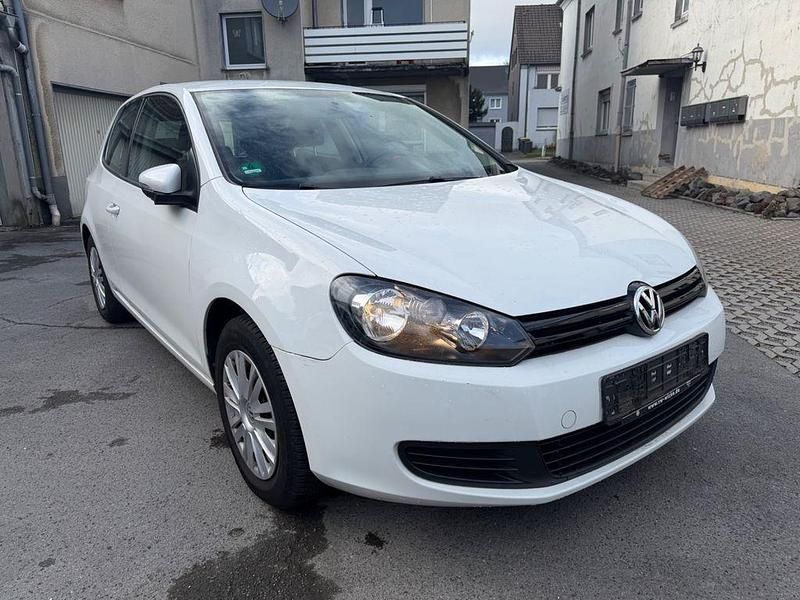 Gebraucht VW Golf VII 80 PS (58 kW) 2012 Weiß Limousine