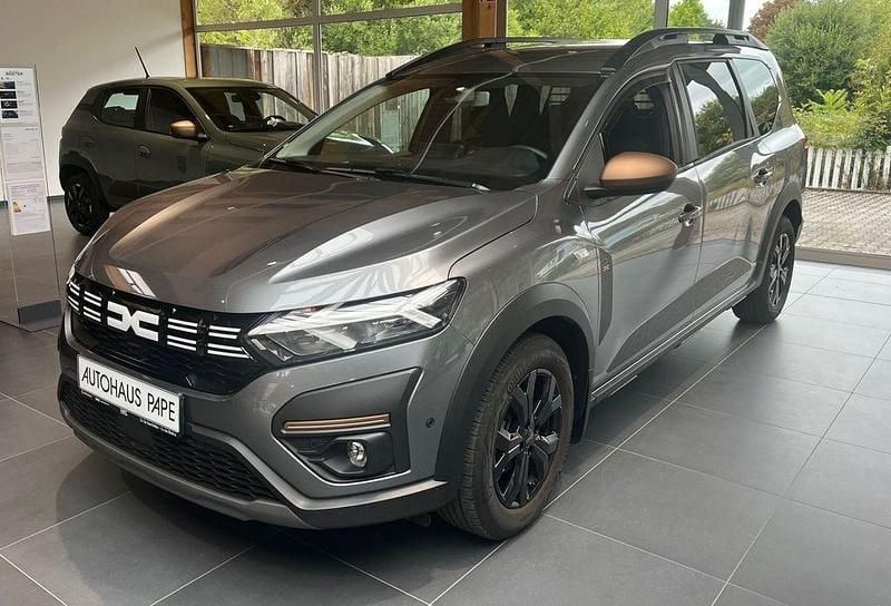 Grau Gebraucht 2023 Dacia Jogger Extreme Limousine | 18.899 € (Guter Preis) - Bild 1/4