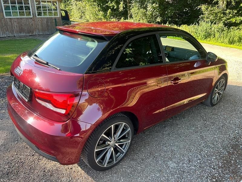 Gebraucht Audi A1 Design 125 PS (91 kW) 2017 Rot Limousine