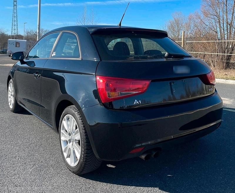 Gebraucht Audi A1 Attraction 122 PS (89 kW) 2010 Schwarz Kleinwagen