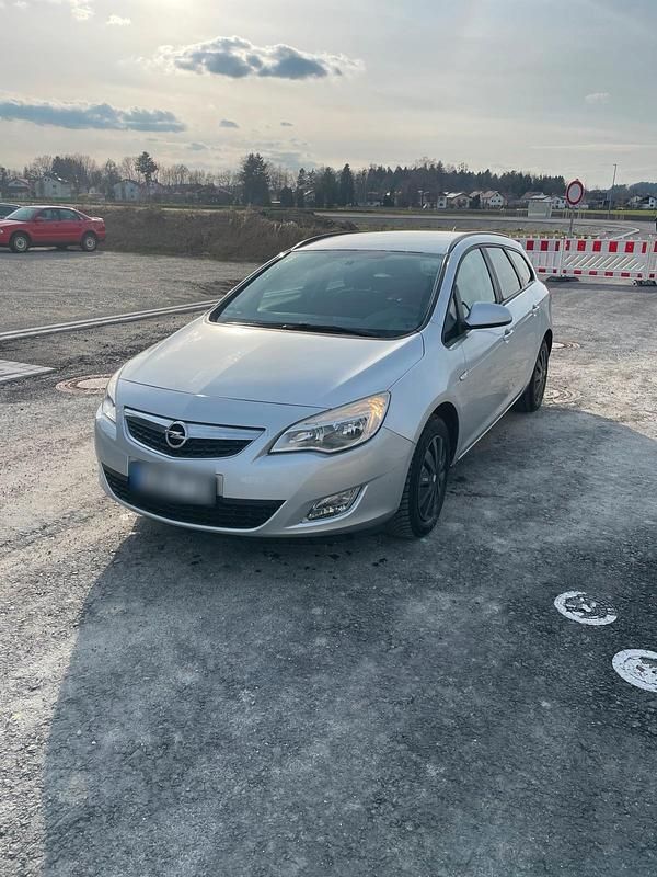 Gebraucht Opel Astra 125 PS (91 kW) 2011 Grün Kombi