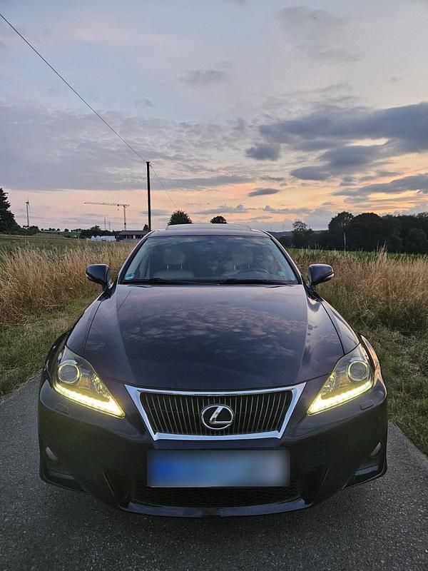 Violet Gebraucht 2010 Lexus IS220d Executive Line Limousine | 6.599 € (Teuer) - Bild 1/4