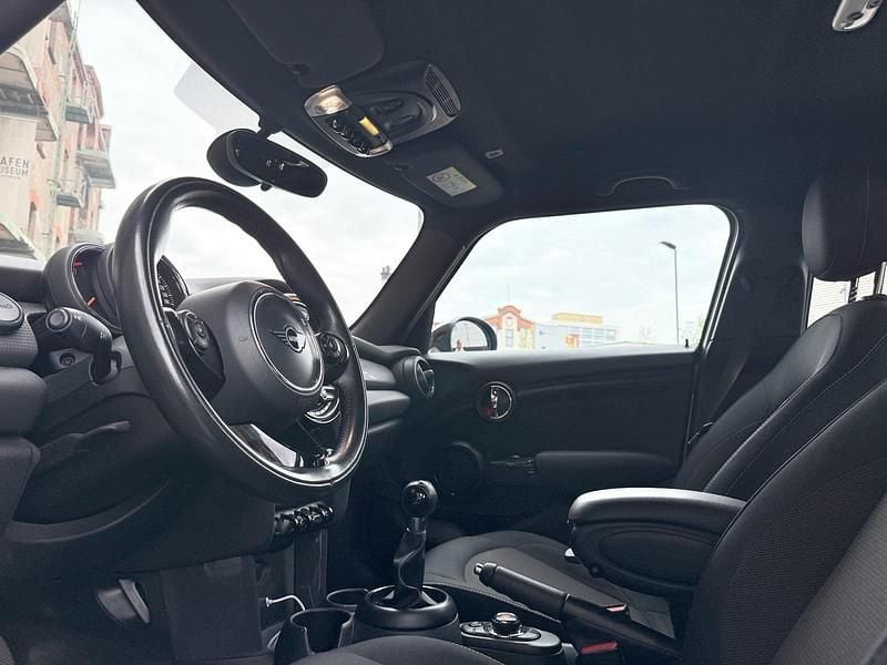 Second-hand Mini Cooper 136 CP (100 kW) 2018 Albastru Hatchback