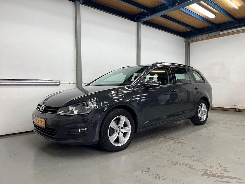 Grau Gebraucht 2017 VW Golf VII Comfortline Kombi | 9.999 € (Fairer Preis) - Bild 1/4