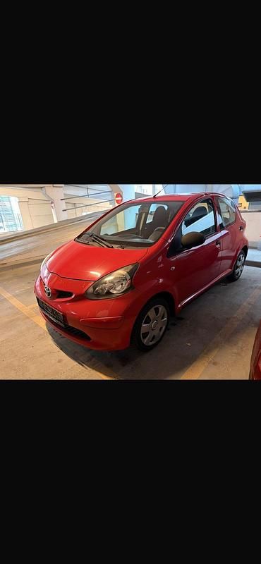 Gebraucht Toyota Yaris 65 PS (47 kW) 2007 Rot Kleinwagen