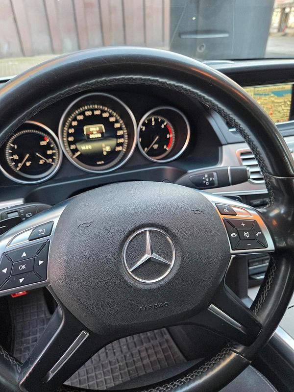 Gebraucht Mercedes 220 170 PS (125 kW) 2015 Weiß Kombi