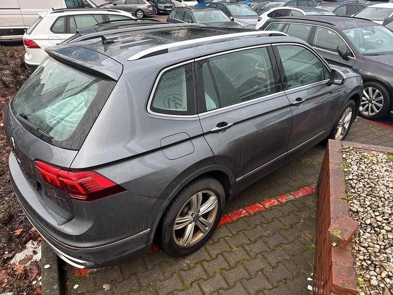 Gebraucht VW Tiguan Allspace Elegance 150 PS (110 kW) 2022 Grau SUV