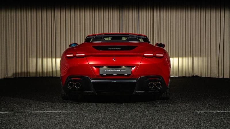 Gebraucht Ferrari Roma 620 PS (456 kW) 2024 Rot Cabrio