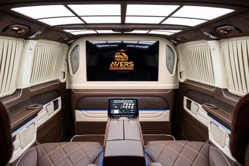 Gebraucht Mercedes V300 237 PS (174 kW) 2024 Schwarz Van / Kleinbus